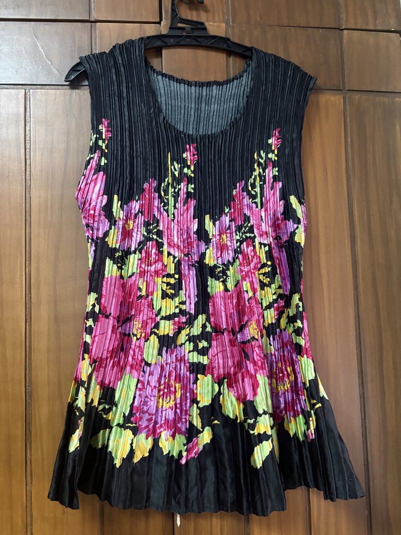 Black Floral Pleated Sleeveless Top (Category: Sleeveless) located in Manila. Submitted by closetnco (Listing ID 1467877304, Image 1). Description: - Style: Sleeveless top with a vibrant floral pattern (pink, yellow, and green) - Texture: Fully pleated from top to bottom - Fit & Neckline: Relaxed fit with a classic round neckline - Fabric: Lightweight and versatile for casual or dressed-up wear.
