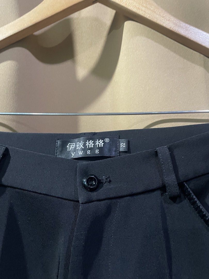 Black Formal Pants Size Medium (Category: Trousers) located in Quezon City. Submitted by smileclothingline (Listing ID 1467855990, Image 2). Description: 🚚Courier: J&T/Lalamove/Gogoexpress 📍Shipping fee depends on your location 💸Mode of Payment: BPI/Gcash/Paymaya ‼️Payment first, only then will ship the item.