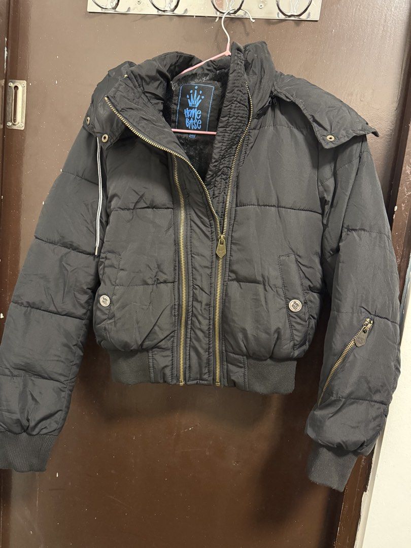 Black HomeBase Cropped Puffer Jacket (Category: Coats, Jackets and Outerwear) located in Muntinlupa City. Submitted by marianamillais (Listing ID 1467947794, Image 1). Description: .