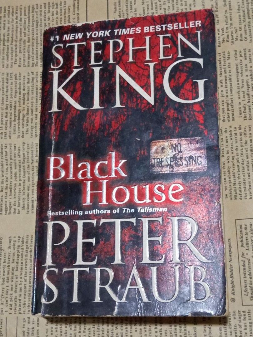 Black House by Stephen King (Category: Storybooks) located in Manila. Submitted by hdbookshop (Listing ID 1468030189, Image 1). Description: - Title: Black House - Author: Stephen King - #1 New York Times Bestseller cover - Genre: Horror and suspense fiction ⚠️SURE BUYERS ONLY Make an offer if SURE BUYER. Due to Carousell's reply qouta, only serious buyers will be replied to. 🚫NO OFFER = NO REPLY Make an offer if 100% committed in getting the bo