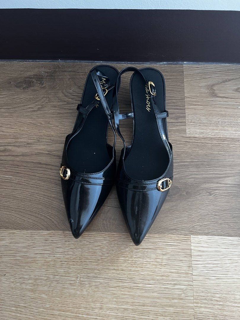 Black Kitten Heels (Category: Sandals) located in San Fernando. Submitted by angelhave_wings (Listing ID 1468057956, Image 1). Description: .