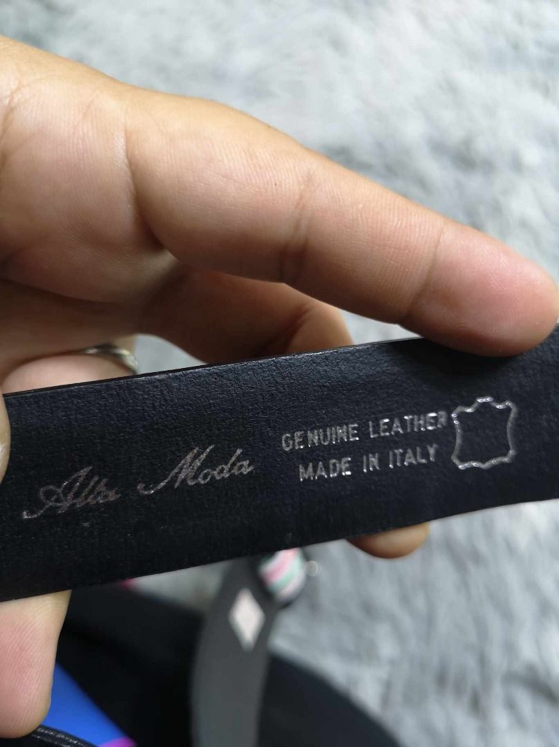Black Leather Metal Buckle Belt (Category: Belts) located in Santa Cruz. Submitted by jmy_surplus.2 (Listing ID 1467968167, Image 3). Description: Size ; L - 44 W - 1.5 Color ; Black Type ; Belt Brand ; No brand Material ; Leather Style ; Black leather belt LG 118 JMY 3 Batch #225.