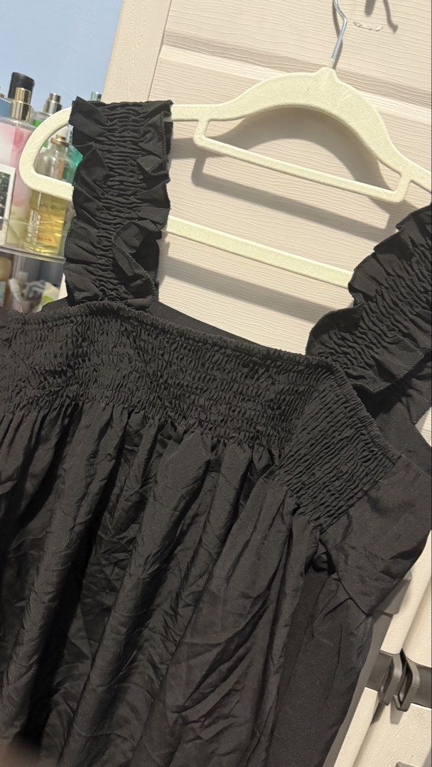 Black Long Top (Category: Sleeveless) located in Quezon City. Submitted by dinesaur (Listing ID 1468031882, Image 2). Description: L-XL.