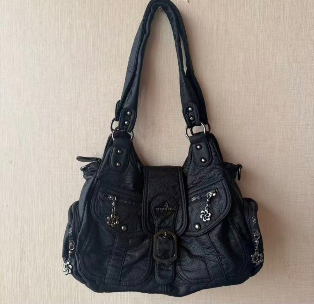 Black Medium Angel Kiss shoulder bag (Category: Shoulder Bags) located in Manila. Submitted by ar326381063814 (Listing ID 1467868785, Image 1). Description: .