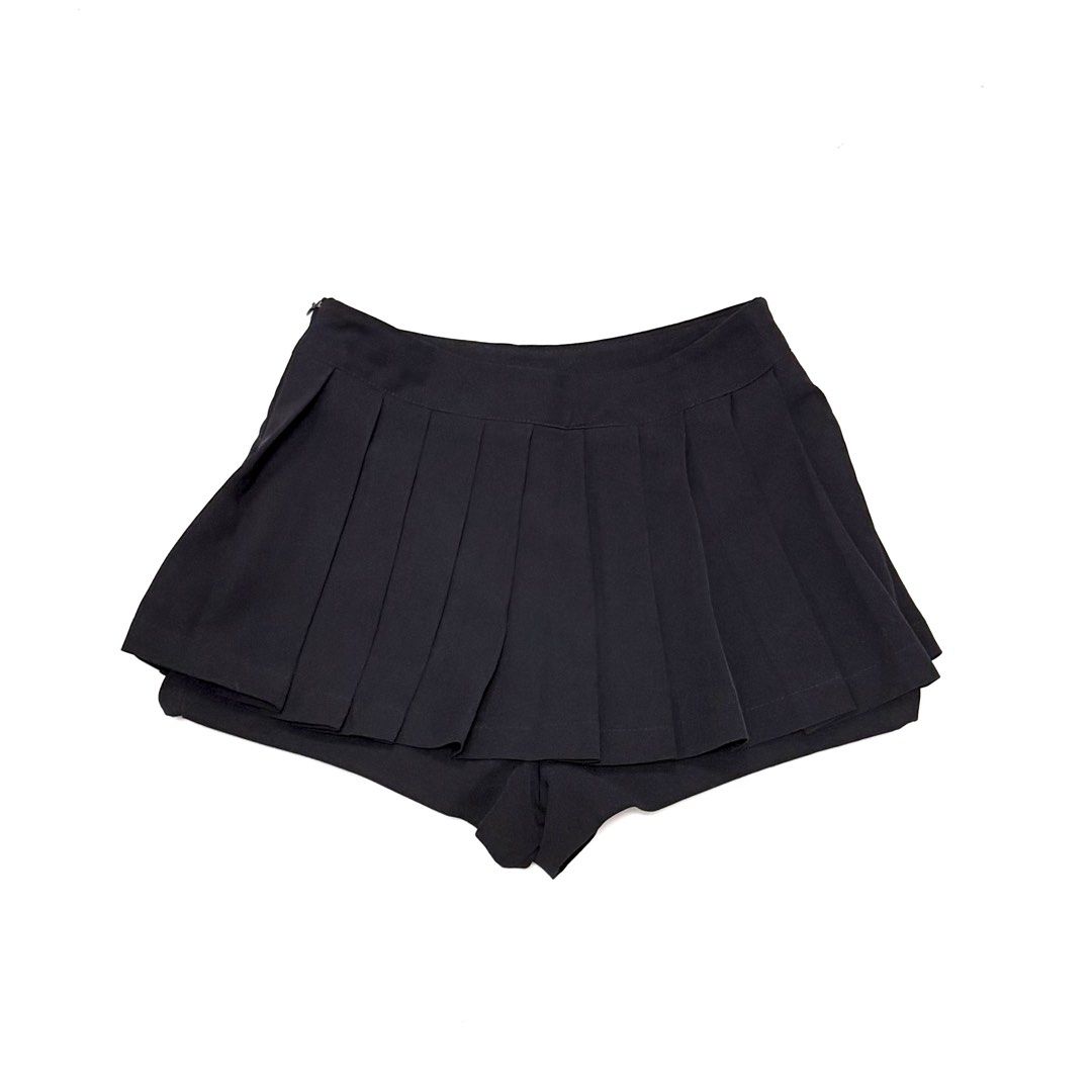 Black Pleated Trouser Skort [24-25] (Category: Other Bottoms) located in Malabon City. Submitted by k_intimates (Listing ID 1467945217, Image 1). Description: Details: • Size 24-25” • Like new.