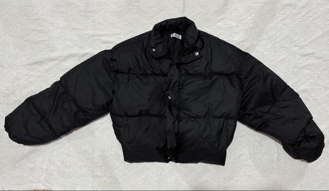 Black Puffer Jacket (Category: Coats, Jackets and Outerwear) located in Caloocan City. Submitted by chleeo.lscn (Listing ID 1467927248, Image 1). Description: .