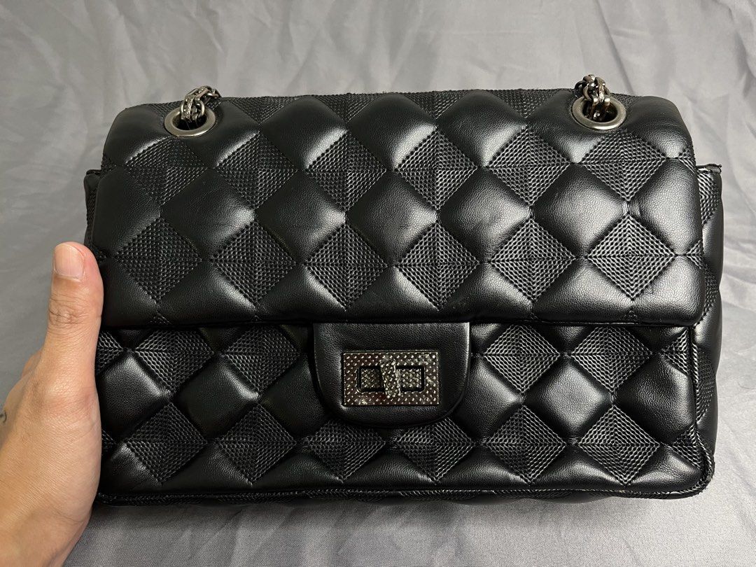 Black Quilted Shoulder Bag with Chain Strap (Category: Shoulder Bags) located in Imus. Submitted by graeyowl (Listing ID 1467986841, Image 1). Description: - Style: Black quilted shoulder bag with chic diamond stitching - Hardware: Dark metallic turn-lock closure and edgy chunky chain strap - Interior: Clean black lining featuring a secure zippered pocket on the inner flap - Condition: Excellent, structured shape with no major scuffs - Versatilit