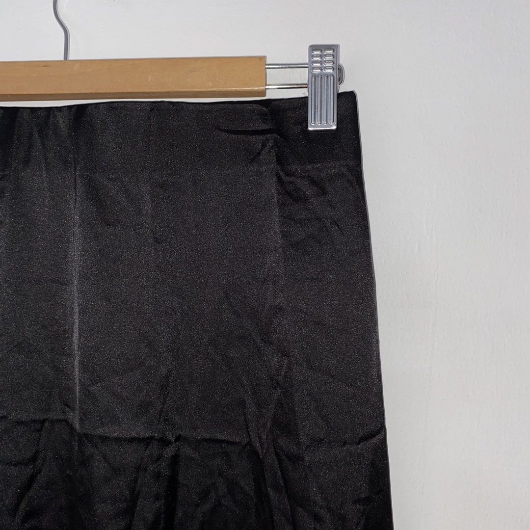 BLACK satin skirt (Category: Skirts) located in San Jose del Monte. Submitted by mamiracky (Listing ID 1467925434, Image 3). Description: High quality .