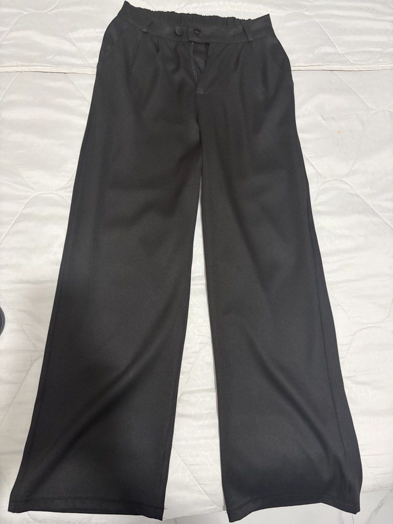 Black Slacks (Category: Other Bottoms) located in Cainta. Submitted by michaelalin (Listing ID 1467887371, Image 3). Description: Brand new Measurement see pictures Flowy and garterized at the back Cainta area Lalamove sf shoulder bu buyer.
