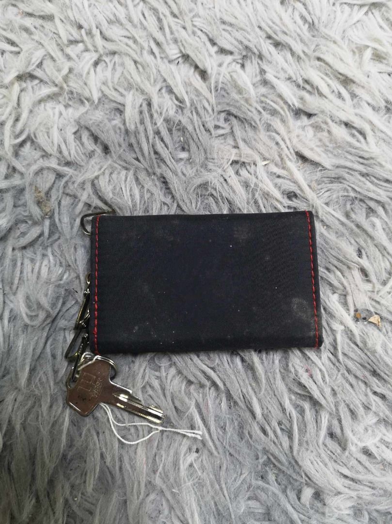 Black Snap Closure Key Wallet (Category: Wallets & Card Holders) located in Santa Cruz. Submitted by jmy_surplus.2 (Listing ID 1467994481, Image 2). Description: Size ; L - 2.6 W - 4.1 Color ; Black Type ; Key Wallet Brand ; No brand Material ; Nylon Style ; Black Durable Cute Key Wallet LG 116 JMY 3 Batch #225.