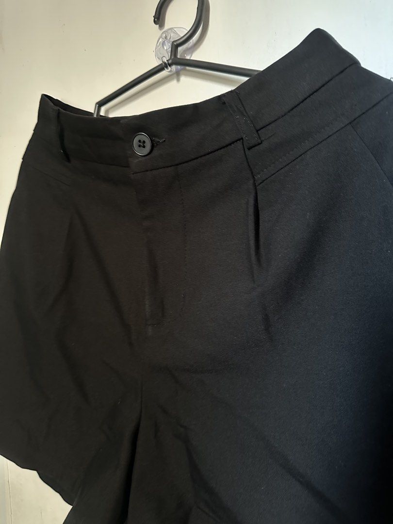 Black trouser shorts (Category: Shorts) located in Cavite. Submitted by chicfinds.slay (Listing ID 1467923080, Image 3). Description: ✨highwaist short ✨best fit size 29-31 waistline ✨length(haba) ‘14 ✨good for every casual errands ✨easy to pair .