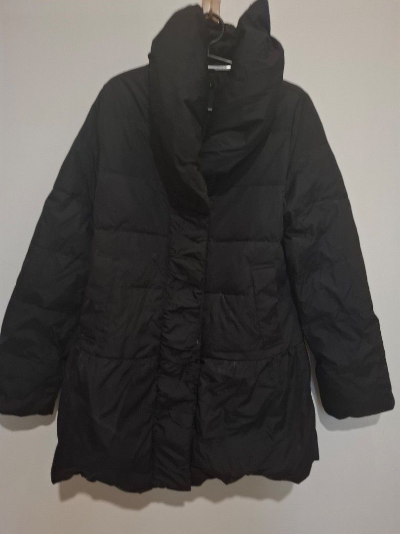 Black winter puffer jacket with oversized collar (Category: Coats, Jackets and Outerwear) located in Imus. Submitted by maggieforce (Listing ID 1467921207, Image 1). Description: - size medium on tag, fits to medium to large - missing belt - Color: Classic Black - Style: Quilted winter puffer jacket with a flattering peplum hem - Features: Warm oversized funnel collar to block the wind and a matching tie belt to cinch the waist - Sleeves: Long sl