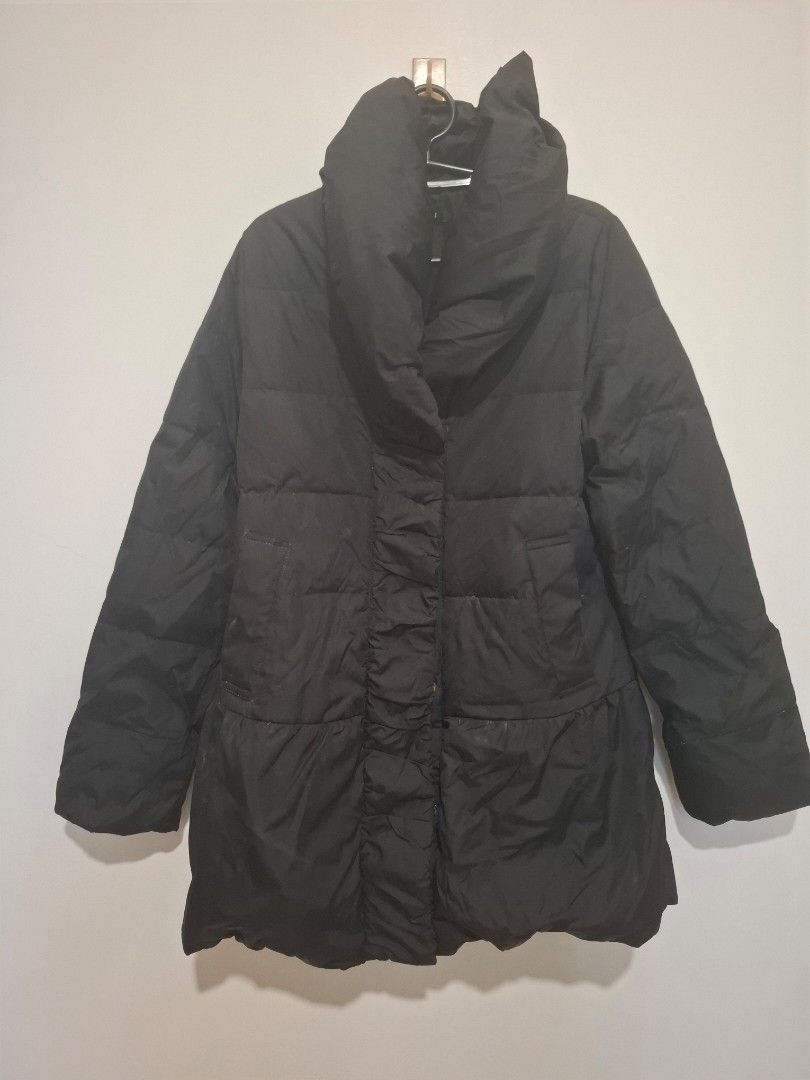 Black winter puffer jacket with oversized collar (Category: Coats, Jackets and Outerwear) located in Imus. Submitted by maggieforce (Listing ID 1467921207, Image 2). Description: - size medium on tag, fits to medium to large - missing belt - Color: Classic Black - Style: Quilted winter puffer jacket with a flattering peplum hem - Features: Warm oversized funnel collar to block the wind and a matching tie belt to cinch the waist - Sleeves: Long sl