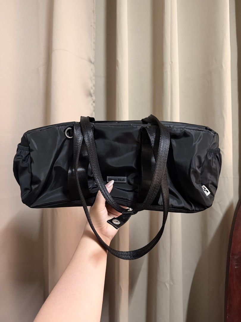 Blanc Nue - XL Daily Duffle (Category: Announcements) located in Mandaluyong City. Submitted by kopitiandbiscuits (Listing ID 1467926238, Image 2). Description: LAST PRICE POSTED. - 1 week old! - RFS: I prefer a big bag that can house my laptop too - Mandaluyong - NO J&T please.