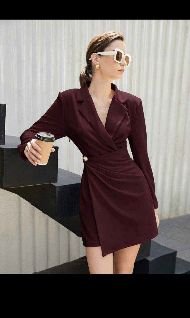 Formal Blazer Dress (Category: Dresses) located in San Pedro. Submitted by luxienn (Listing ID 1467985918, Image 2). Description: Formal Long Sleeve Blazer Dress Height: 5'1 Dress Size: Medium (Slightly Stretchable) Used once, only at Graduation day..