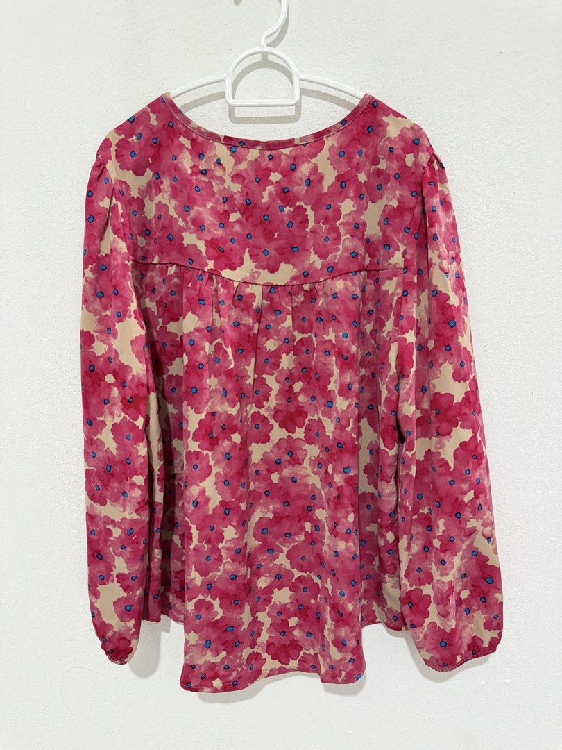 blouse bunga (Category: Blouses) located in Kota Bharu. Submitted by preloved_bylittleayden (Listing ID 1468032175, Image 2). Description: measurement: length (24.8 inch) bust (43.3 inch).