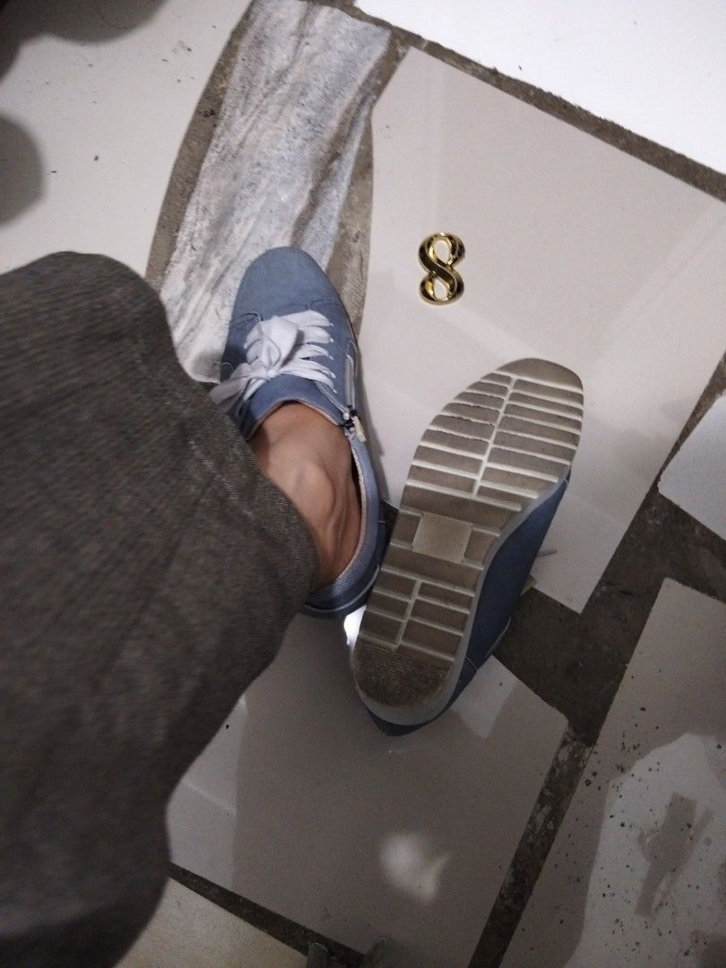 Blue Shoes (Category: Sneakers) located in El Salvador. Submitted by francheskaukayukay (Listing ID 1467858413, Image 3). Description: .