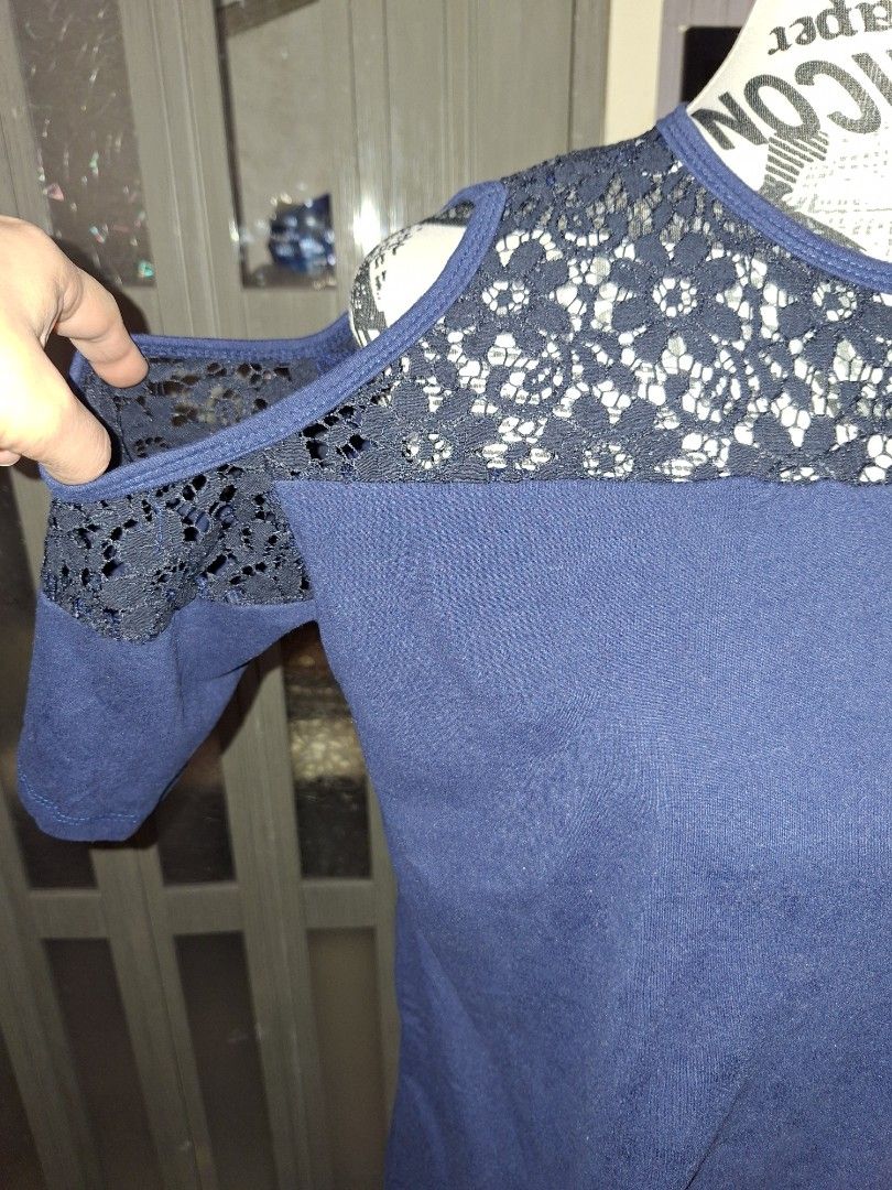 Blue top with lace shoulder panels (Category: Sleeveless) located in Manila. Submitted by mialiurshop (Listing ID 1467919835, Image 2). Description: - Color: Navy blue - Design: Elegant lace panel detailing across shoulders and sleeves - Fit: Relaxed fit with a comfortable round neckline - Material: Soft, breathable fabric - Styling: Versatile everyday piece, easy to pair with jeans or skirts - Large to Xl high stretch .