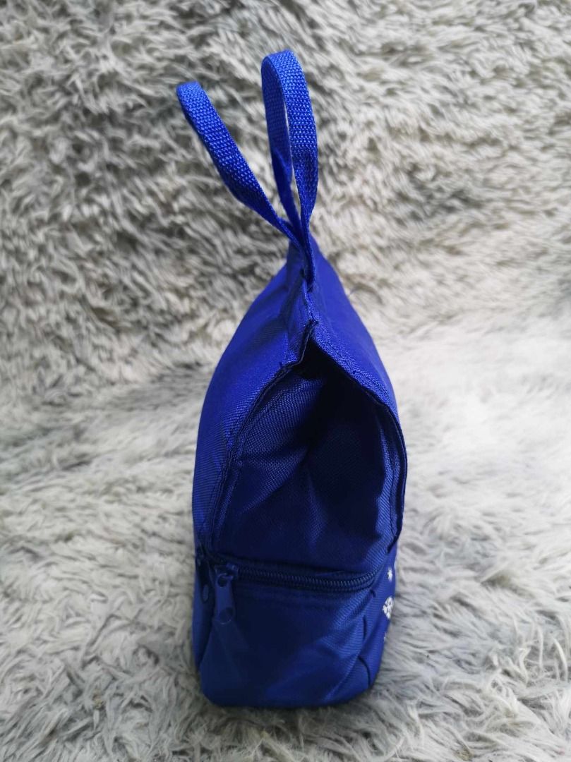 Blue Zipper Closure Insulated Tote Bag (Category: Tote Bags) located in Santa Cruz. Submitted by jmy_surplus.2 (Listing ID 1467993065, Image 3). Description: Size ; L - 10 W - 10.6 Color ; Blue Type ; Tote Bag Brand ; No brand Material ; Nylon Style ; Blue Insulated Tote Bag LG 116 JMY 3 Batch #225.