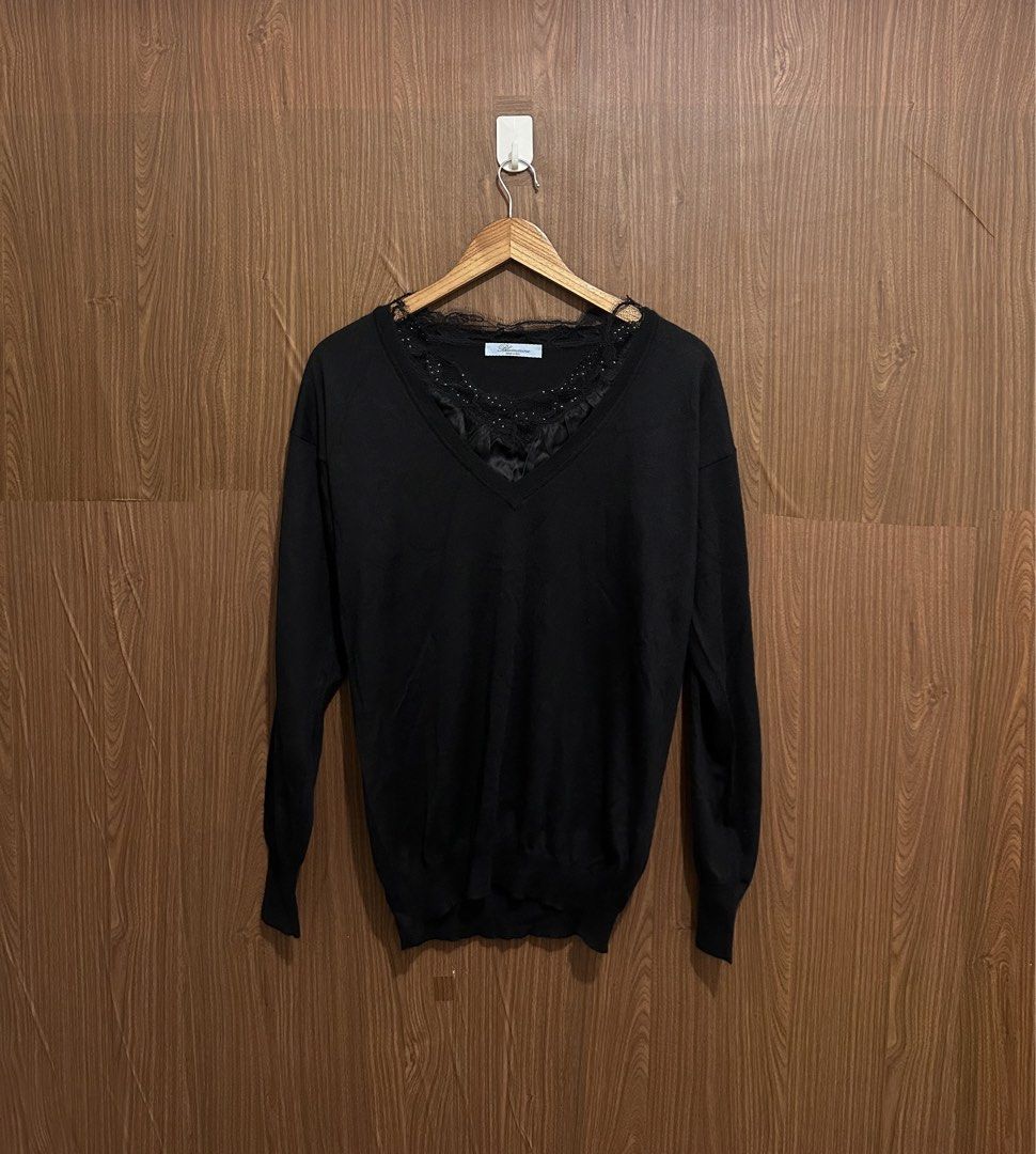 Blumarine v neck sweater fits medium (17x26) (Category: Longsleeves) located in Los Banos. Submitted by streetwear.collections (Listing ID 1468058812, Image 1). Description: Blumarine v neck sweater fits medium (17x26) excellent condish Php 2800 Thanks!.