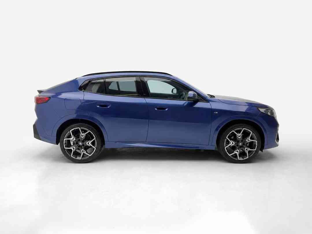 BMW X2 sDrive16i M-Sport (Category: Used Cars) located in Singapore. Submitted by vincar_pre-owned (Listing ID 1467902164, Image 2). Description: 1 owner unit, serviced by agent and still under agent warranty till 2029. The BMW x2 offers the perfect balance of luxury, performance and versatility. Discover its distinctive design, characterised by powerful lines and an athletic presence. Contact us today to arrange a viewing for this unit at the vi