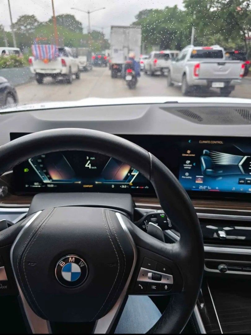 BMW X5 xDrive30d Pure Excellence (A) (Category: Used Cars) located in Pasig City. Submitted by annsvault (Listing ID 1467847658, Image 2). Description: well maintained and in pristine condition. 16k mileage only..