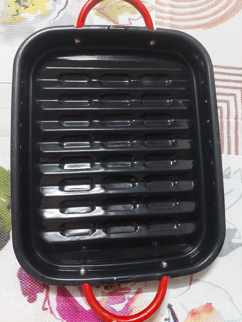 Bnew Grill Pan (Category: Cookware & Accessories) located in Taguig. Submitted by thrifthub.ph (Listing ID 1467949412, Image 3). Description: Never po nagamit,binili sana for outing.hindi nman nagamit.naitapon na yung Box..