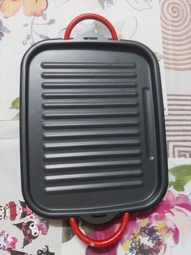 Bnew Grill Pan (Category: Cookware & Accessories) located in Taguig. Submitted by thrifthub.ph (Listing ID 1467949412, Image 1). Description: Never po nagamit,binili sana for outing.hindi nman nagamit.naitapon na yung Box..