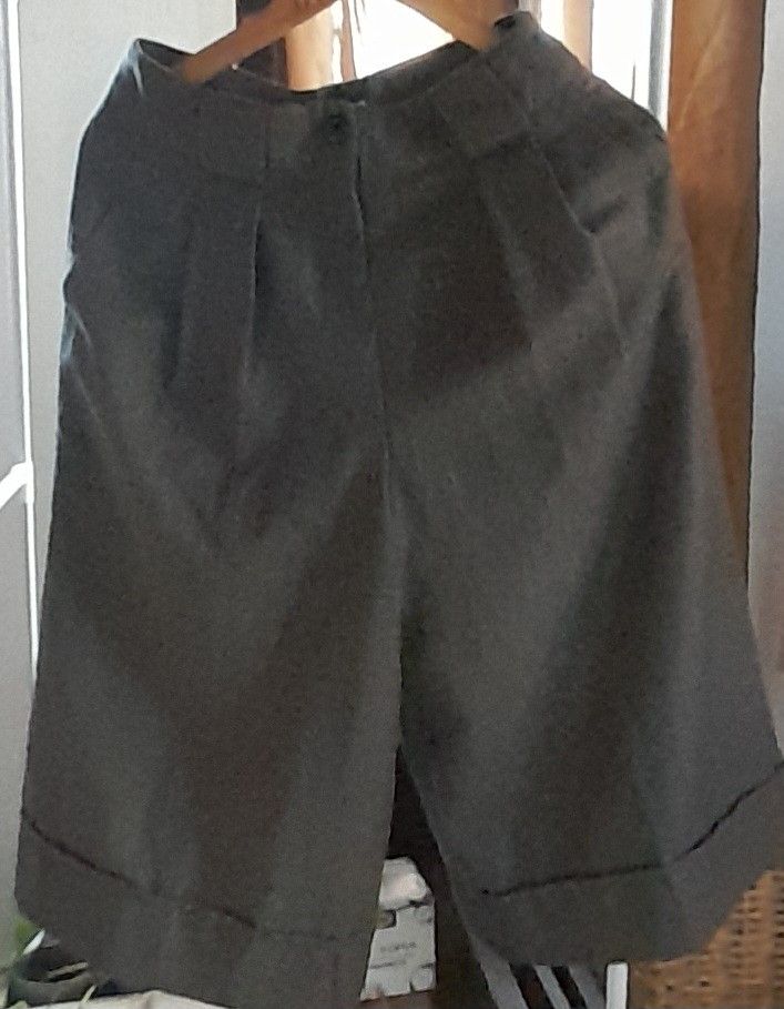 BNWOT Giordano Wideleg Pants (Category: Jeans) located in Batangas. Submitted by norskieshoppe (Listing ID 1467923345, Image 3). Description: sz 27-28.