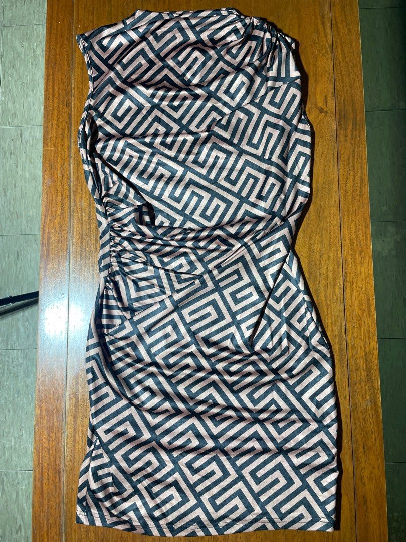 Body fitting dress (Category: Dresses) located in Paranaque City. Submitted by keshines (Listing ID 1467867591, Image 1). Description: .