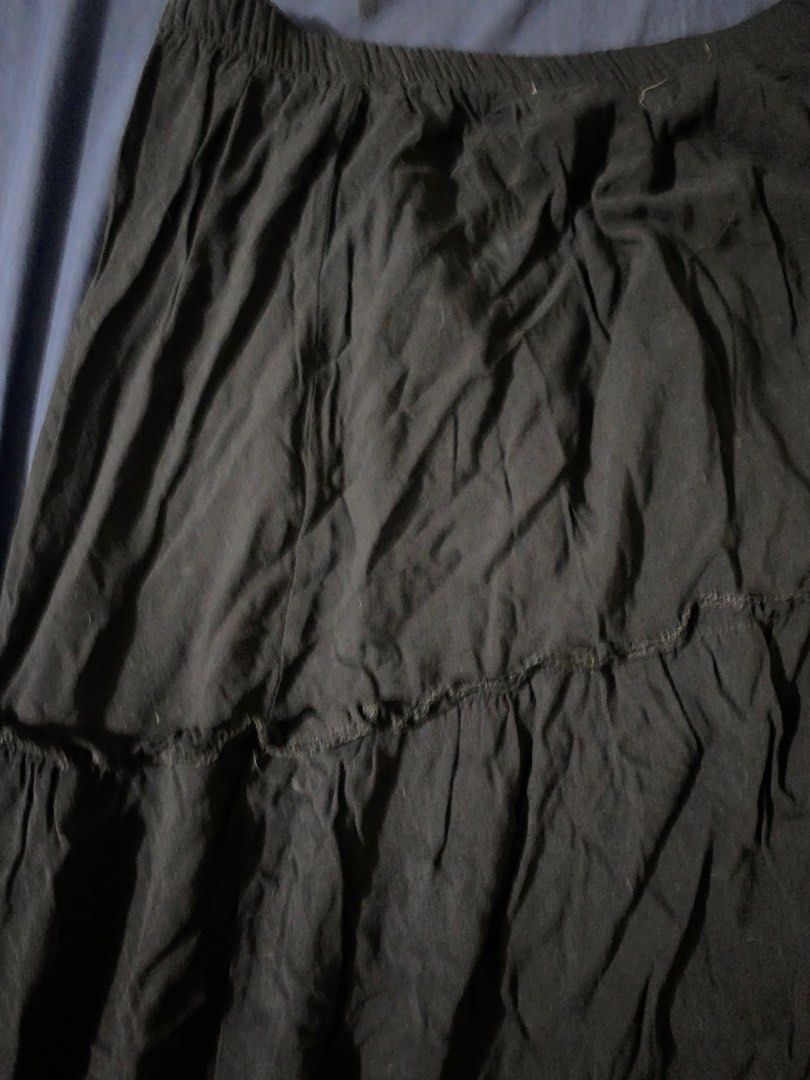 Boho Y2k casual maxi black skirt (Category: Skirts) located in Imus. Submitted by neuverse (Listing ID 1467965294, Image 2). Description: -bought from orange app ₱200+ -preloved -no flaws -past knee length (im 5’2) -garterized .