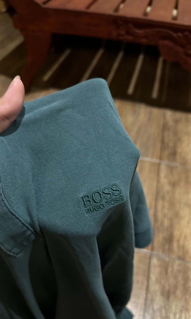 BOSS GREEN POLOSHIRT (Category: Tshirts & Polo Shirts ) located in Manila. Submitted by urban-vintage_2 (Listing ID 1467854532, Image 2). Description: ISSUE: FADE LINE NECKLINE ( NEED WASH ) MOP :GCASH ( NO COD ) SHIP VIA : LALAMOVE & J&T LOCATION : PASIG CITY LENGTH : 25 WIDTH : 19 .
