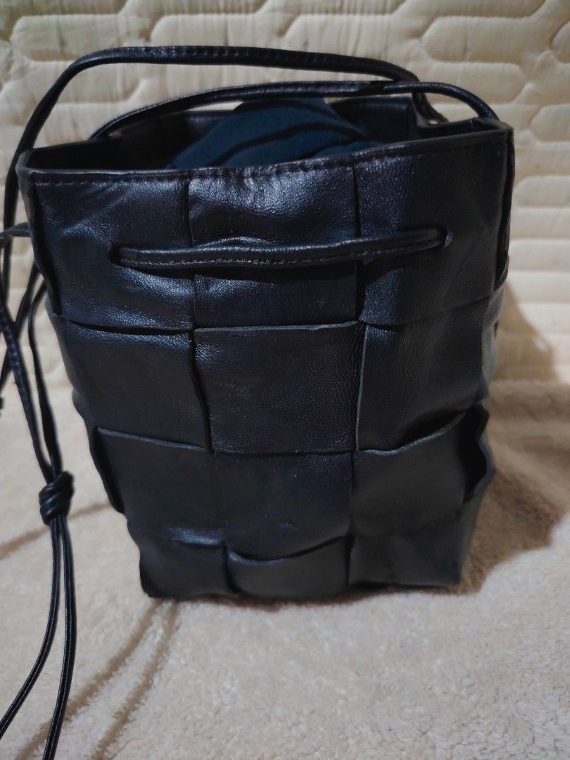 Bottega Veneta small canvas bag (Category: Luxury Bags & Wallets) located in Bislig. Submitted by tuazons21 (Listing ID 1468015253, Image 3). Description: GOOD CONDITION.