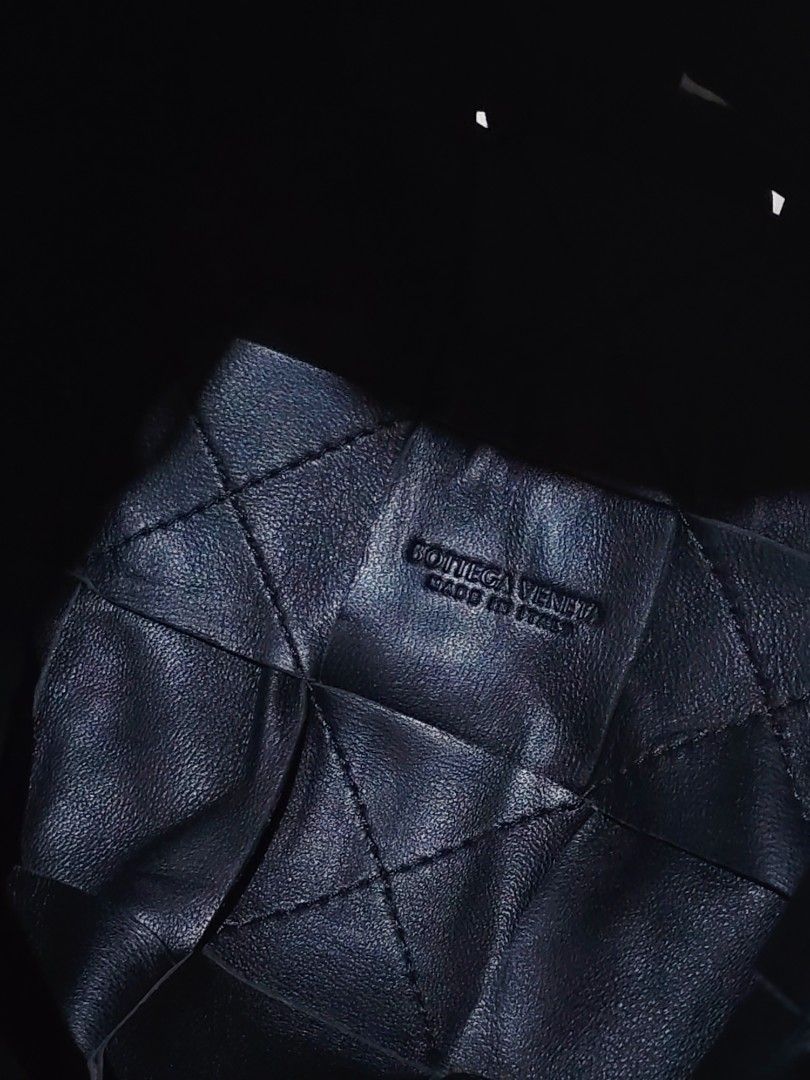 Bottega Veneta small canvas bag (Category: Luxury Bags & Wallets) located in Bislig. Submitted by tuazons21 (Listing ID 1468015253, Image 1). Description: GOOD CONDITION.