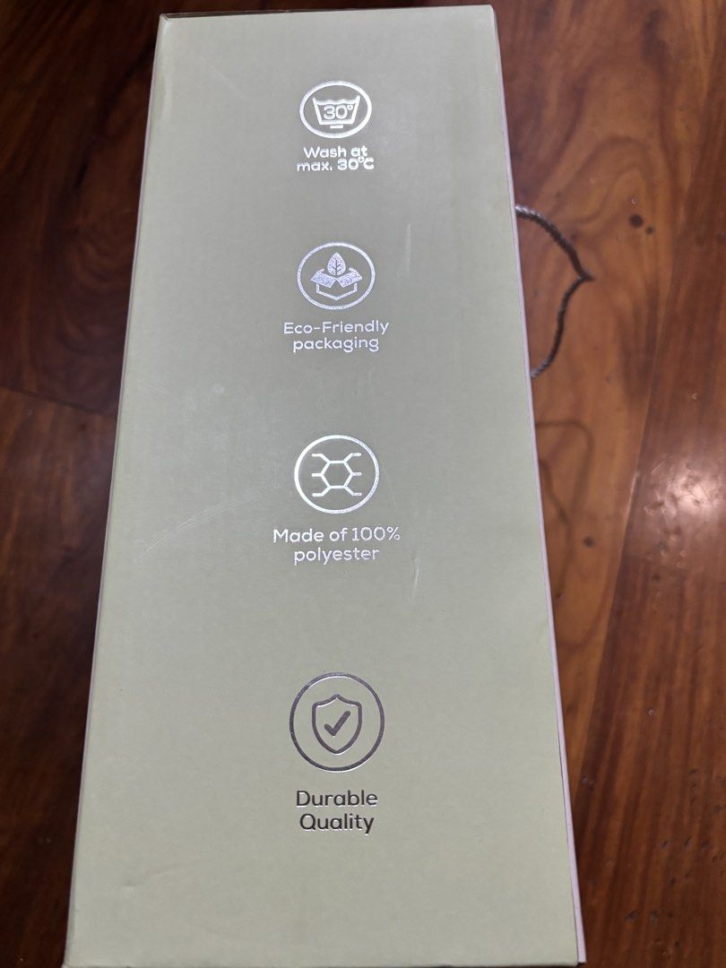 Brand New Play Mat (Category: Infant Playtime) located in Pasig City. Submitted by modernbazaar (Listing ID 1467844153, Image 3). Description: Patch work play mat Brand new and sealed 100 x 150 cm Material polyester With mirror.