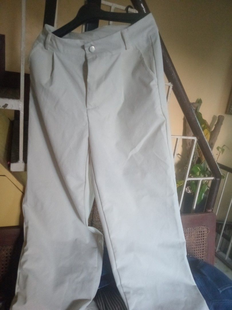 Branded White denim pants for your needs (Category: Activewear) located in Manila. Submitted by padillahe35291 (Listing ID 1467912346, Image 1). Description: medium size white denim.pants for your needs.