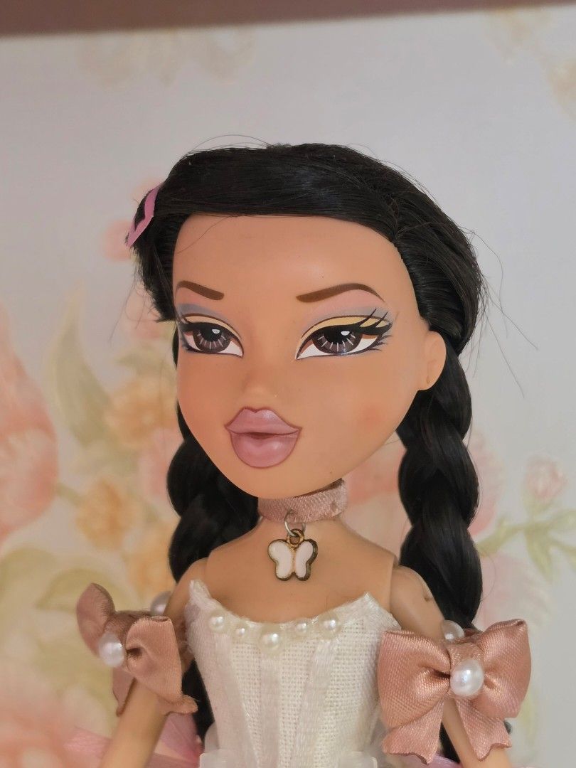 BRATZ Stepout Jade (Category: Other Merchandise) located in Angeles City. Submitted by joahaexo9 (Listing ID 1467845029, Image 1). Description: KINDLY READ SELLING POST ✨️ WTS LFB RUSH SELLING ‼️ BRATZ STEPOUT JADE (REBODIED) WITH CUSTOMIZED CLOTHES AND SHOES - 4500 note: WYSIWG. medyo faded yung last stroke nung sa eyebrow niya sa left side (shown sa pic) and she's rebodied po ^^ other than that, no issues na po siya (kindly respect my pricing d