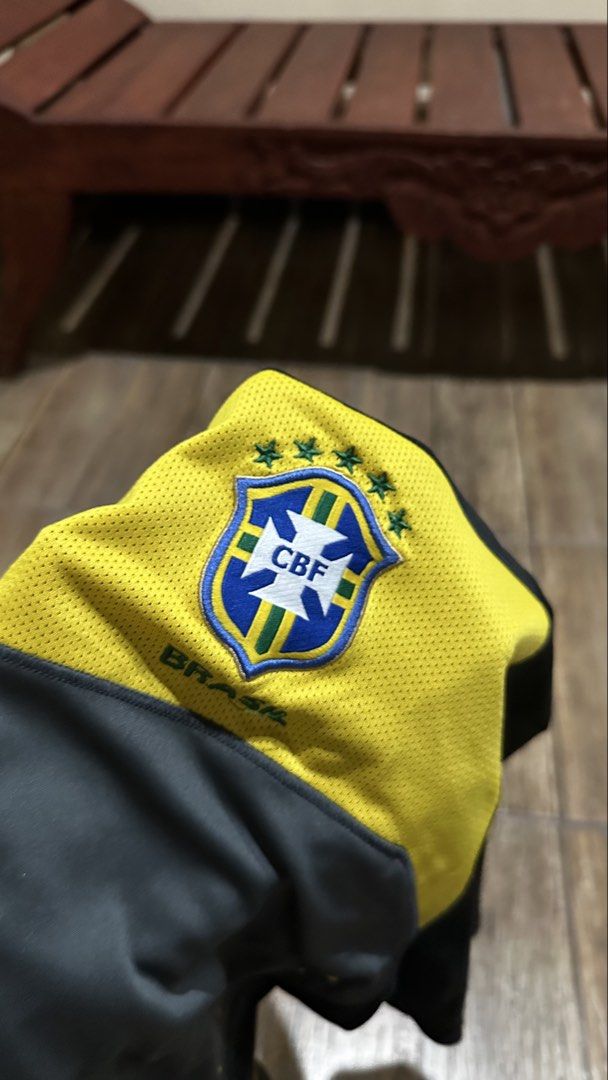 BRAZIL JERSEY (Category: Tshirts & Polo Shirts ) located in Manila. Submitted by urban-vintage_2 (Listing ID 1467852752, Image 3). Description: ISSUE: NONE ( NEED WASH ) MOP :GCASH ( NO COD ) SHIP VIA : LALAMOVE & J&T LOCATION : PASIG CITY LENGTH : 27 WIDTH : 20.