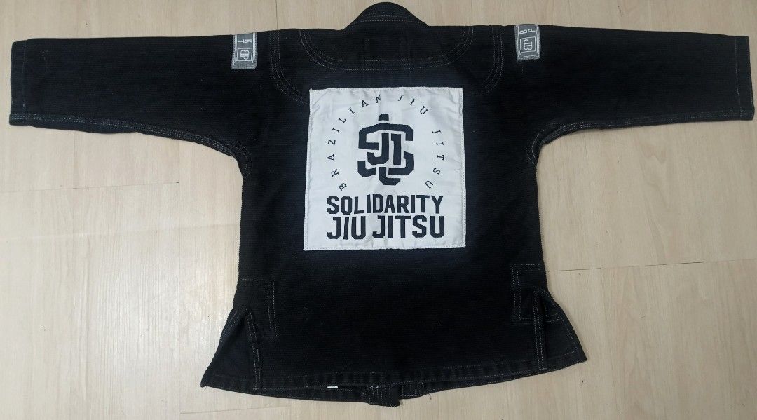 Breakpoint Jiu Jitsu Gi (Category: Combat Sports) located in Cavite. Submitted by kilotray (Listing ID 1467840477, Image 2). Description: Can pass as Brandnew Breakpoint GI Size K1 For 3'11-4'3 40-60lbs Length 21 Pit to Pit 18 Sleeves 19.