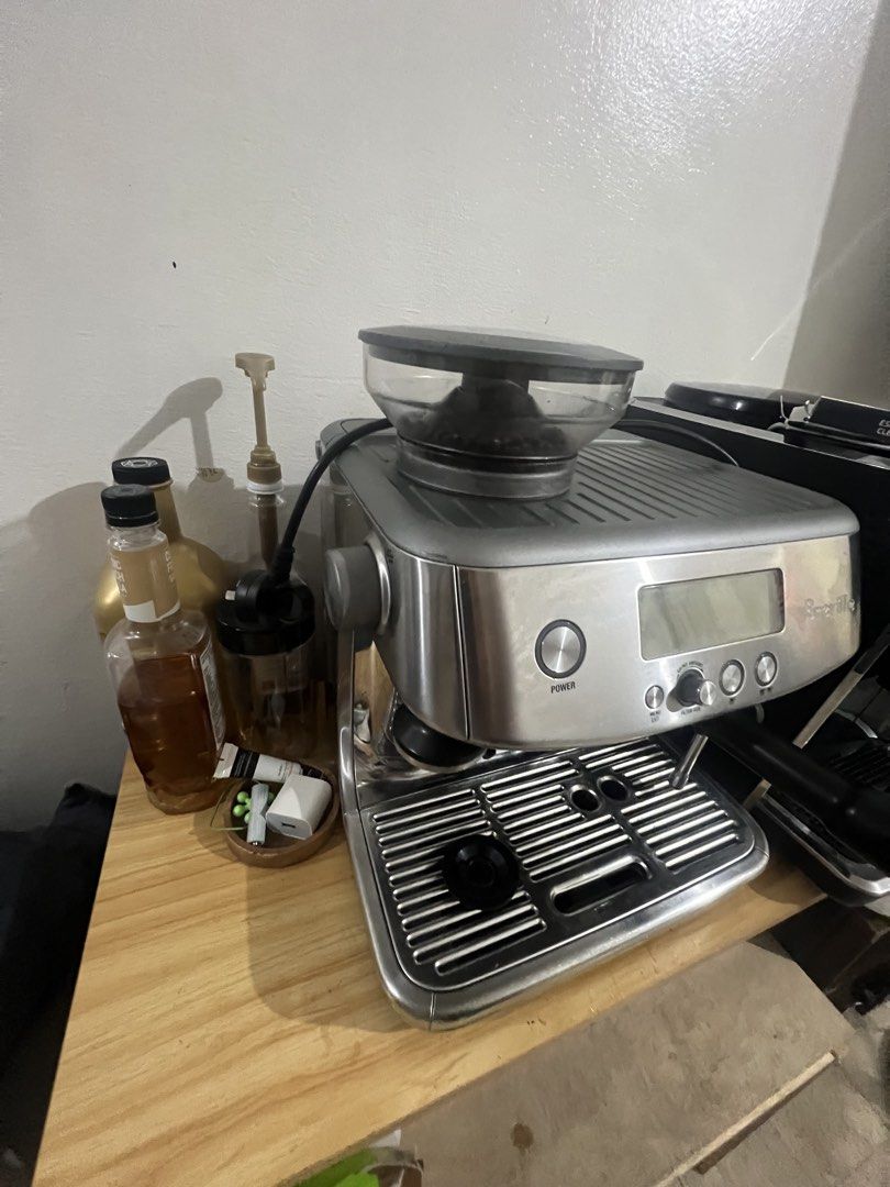 Breville barista pro (Category: Coffee Machines & Makers) located in Manila. Submitted by justinebiller (Listing ID 1467895334, Image 2). Description: Used it for more than a year na No issues Nag upgrade lng kme for a fully automatic coffee machine(see last photo) 3 months na hndi nagagamit Pasay meet up or any nearby area 25,000 only.