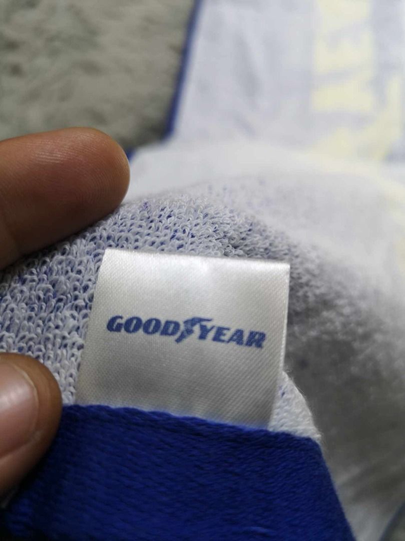 Bright Blue Muffler Towel (Category: Bedding & Towels) located in Santa Cruz. Submitted by jmy_surplus.2 (Listing ID 1467916744, Image 2). Description: Size ; L- 14.3 W - 34 Color ; Blue Type ; Towel Brand ; No brand Material ; Cotton Style ; Blue Cotton Towel LG 117 JMY 3 Batch #225.