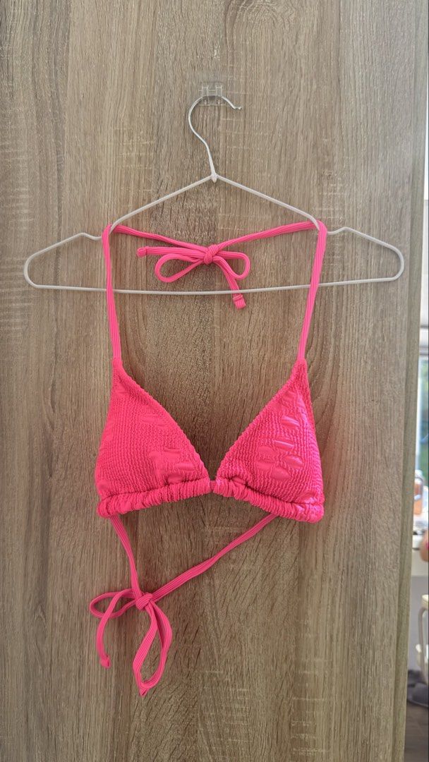 Triangle bikini top – Neon Pink Small (Category: Bikinis & Swimsuits) located in Santa Rosa. Submitted by stealbydiva (Listing ID 1467933097, Image 1). Description: - Color & Fabric: Hot pink with trendy textured crinkle material - Fit: Adjustable sliding triangles on the underband for a customized fit - Closure: Halter neck ties and secure back tie closure - Lining: Fully lined with clean white fabric - Condition: Worn a few times, freshly washe