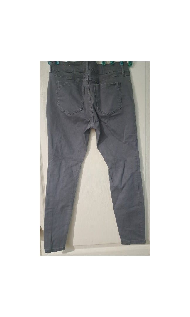 Brody Jeans Gray (Category: Jeans) located in Legazpi City. Submitted by alyblueberyl (Listing ID 1468025669, Image 2). Description: .