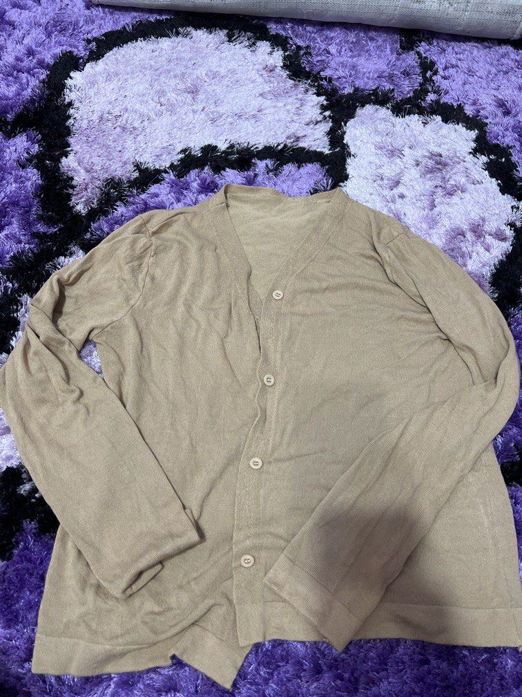 Brown cardigan basic (Category: Coats, Jackets and Outerwear) located in Taiping. Submitted by nadqeel (Listing ID 1467932681, Image 1). Description: Never worn condition 10/10 Fit size S-M *free with any purchase of of my listing.