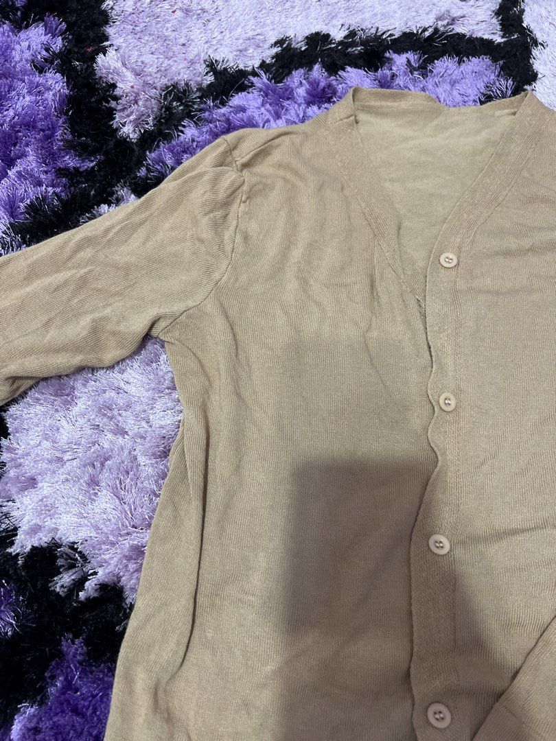 Brown cardigan basic (Category: Coats, Jackets and Outerwear) located in Taiping. Submitted by nadqeel (Listing ID 1467932681, Image 2). Description: Never worn condition 10/10 Fit size S-M *free with any purchase of of my listing.
