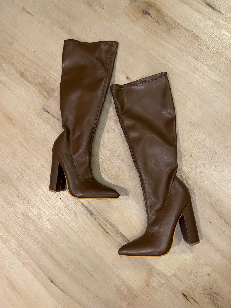 Brown Knee-High Block Heel Boots (Category: Boots) located in Manila. Submitted by _____car0usell (Listing ID 1467987598, Image 1). Description: fits 23 cm / size 6 / 36 .
