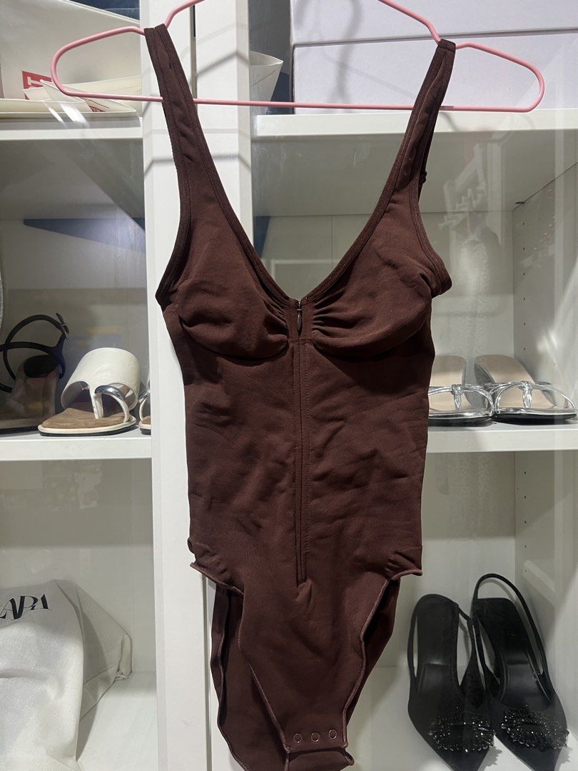 Brown shapewear bodysuit (Category: Undergarments & Loungewear) located in Taguig. Submitted by strutstella (Listing ID 1467872187, Image 1). Description: - Brown sexy shapewear bodysuit designed for a smooth contour fit - Scoop neck style with a no-compression bra to fit most bust sizes - Front zipper with double swan hook closures for easy wear - Sleeveless tank strap design This is the viral tiktok bodysuit I’m selling this cause it’s too reve