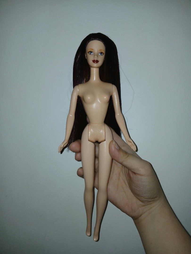 Brunette rerooted doll unique face (Category: Kids Toys) located in Subic. Submitted by frncnjntmr22 (Listing ID 1468013912, Image 1). Description: flaw sa likod ng neck may very very light cut non visible naman pag di inaangat .