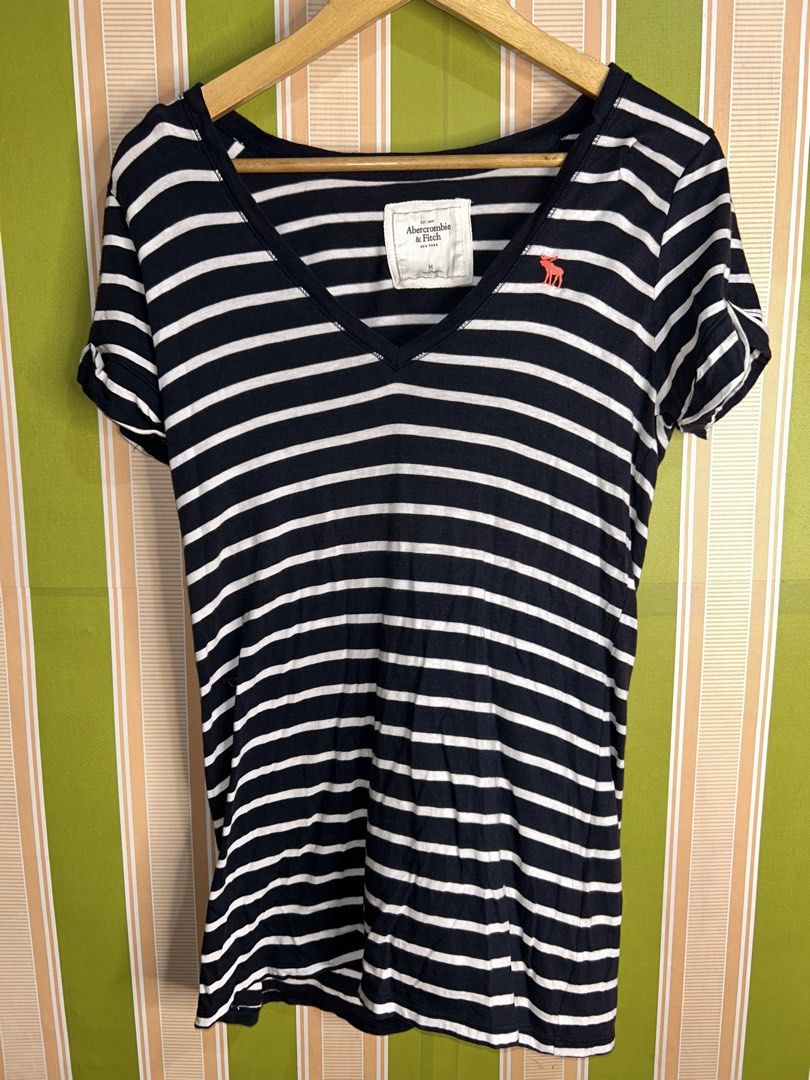 BUNDLE BRANDED TOPS (xs, small, med size) (Category: Blouses) located in General Santos City (Dadiangas). Submitted by grasya_12 (Listing ID 1467983678, Image 2). Description: 3pcs items Brands: wet seal, abercrombie&fitch, hollister - normal signs of usage (if any) .