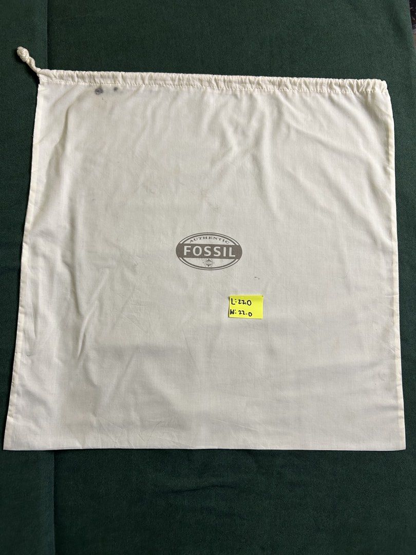 BUNDLE DUST BAG (Category: Purses & Pouches) located in General Santos City (Dadiangas). Submitted by grasya_12 (Listing ID 1467945054, Image 2). Description: BUNDLE DUST BAG - Indicated sa pic yong sizes - need wash.